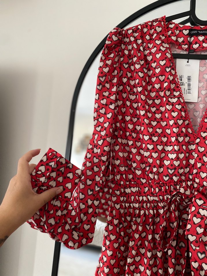 Kırmızı elbise - Görsel 5