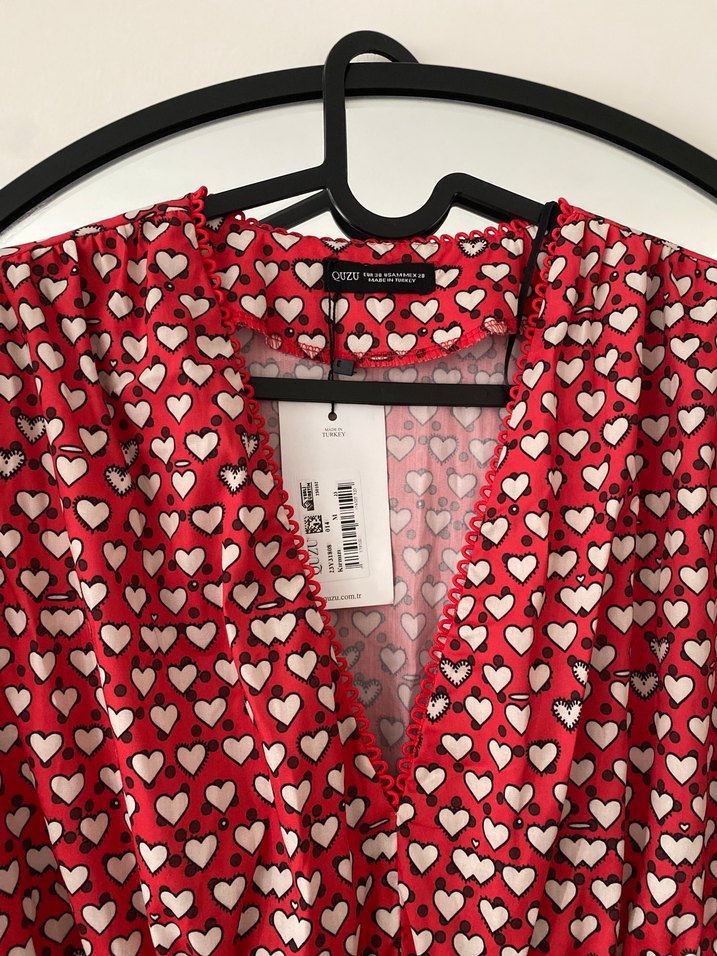 Kırmızı elbise - Görsel 2