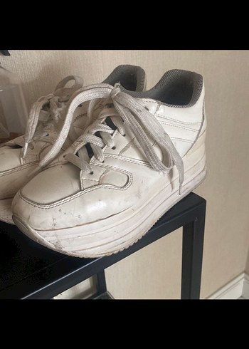 Kadın Beyaz Bağcıklı Dolgu Topuklu Spor Ayakkabı - Görsel 2