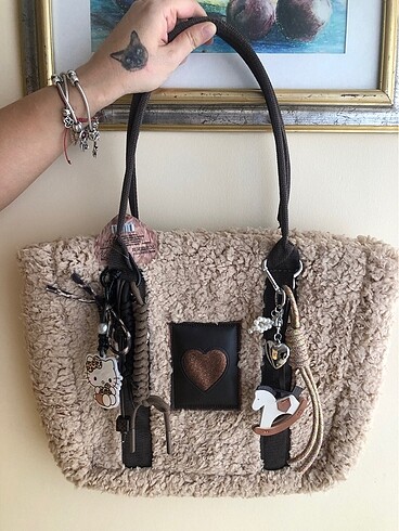 Çanta at charm ve hello kitty charm