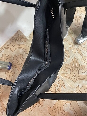 Bershka Siyah kol çantası