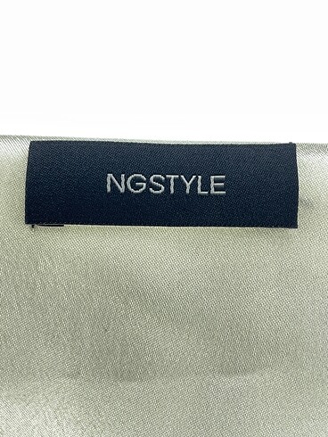 38 Beden beyaz Renk NG Style Bluz %70 İndirimli.