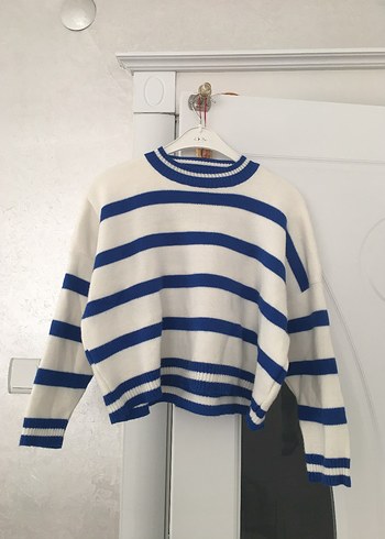 Mavi çizgili crop triko kazak