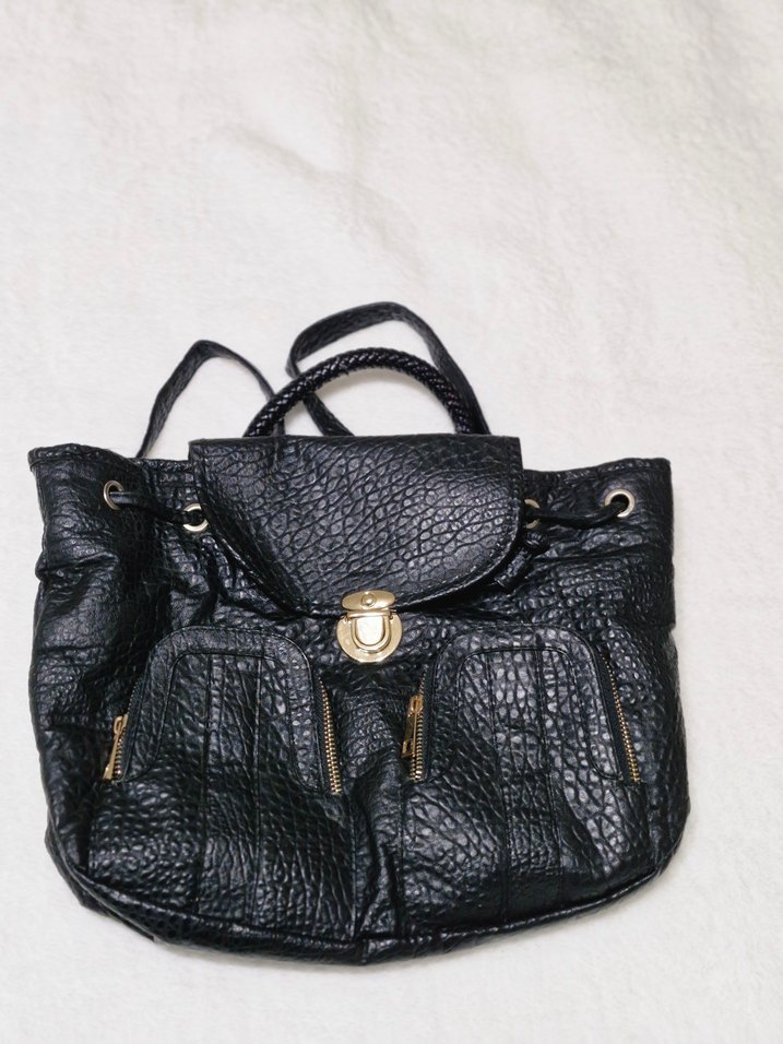 Siyah Yılan Desenli Deri Sırt Çantası - Görsel 2