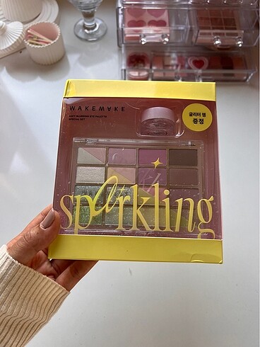 Wakemake Far Palette