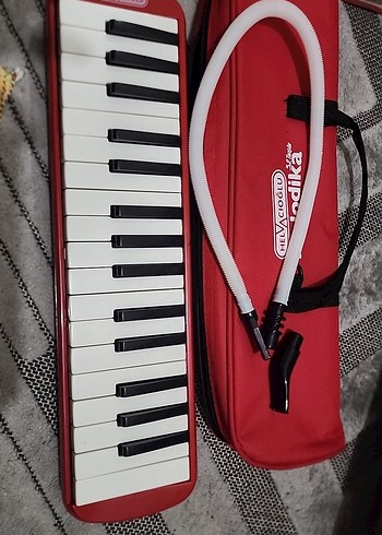 Kırmızı Melodika  HELVACIOGLU çantalı - Görsel 2