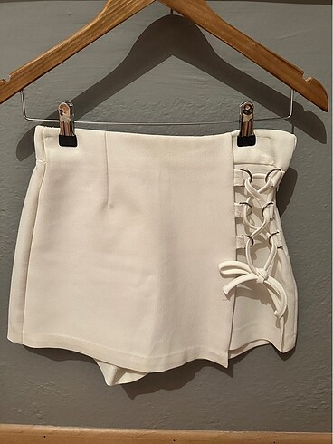 bershka beyaz sort etek
