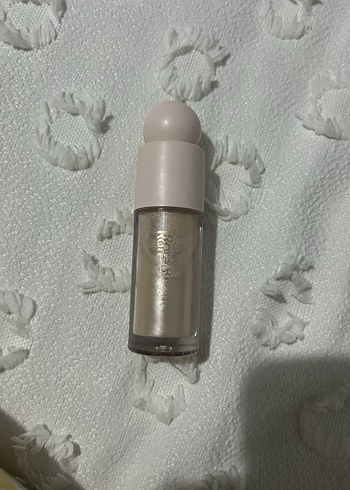 Bej Renkli Likit Aydınlatıcı