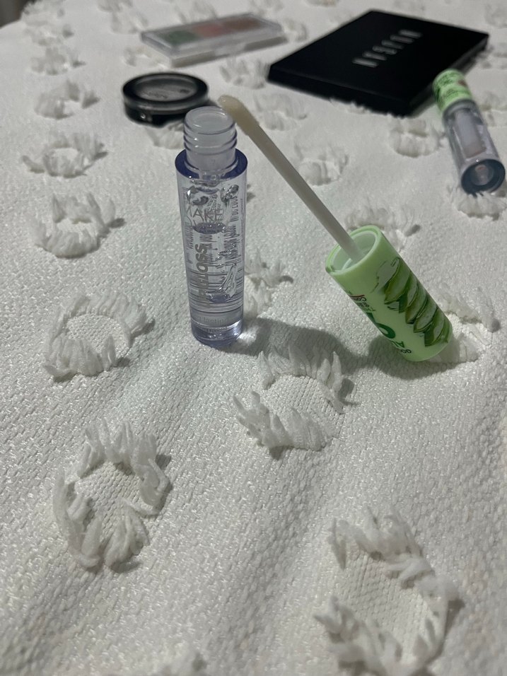 Yeşil Kapaklı Gri Parlak Dudak Parlatıcısı - Görsel 2