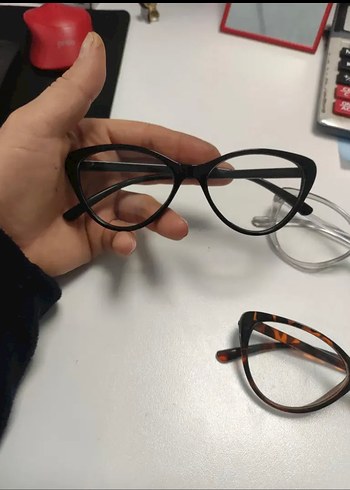 Miu Miu Klasik Tarzda Kadın Şeffaf Gözlük Çerçeveleri