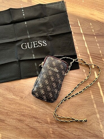 GUESS TELEFON ÇANTASI