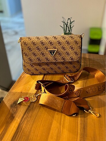 GUESS HOLLY ÇANTA