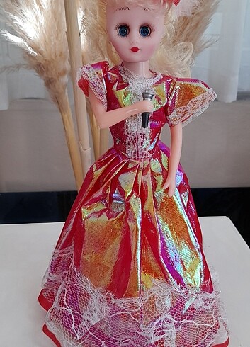 Beden Renk Şarkı Söyleyen Barbie Bebek