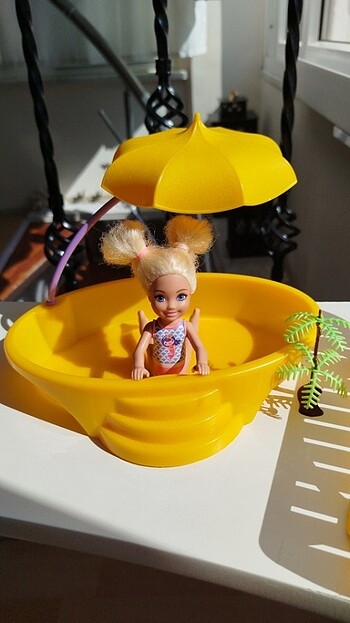 Beden Renk Barbie havuz keyfi