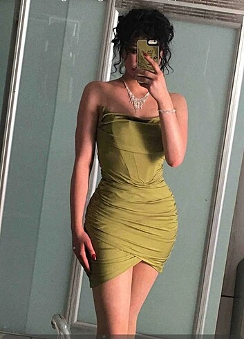 Yağ yeşili korse detaylı kısa abiye elbise