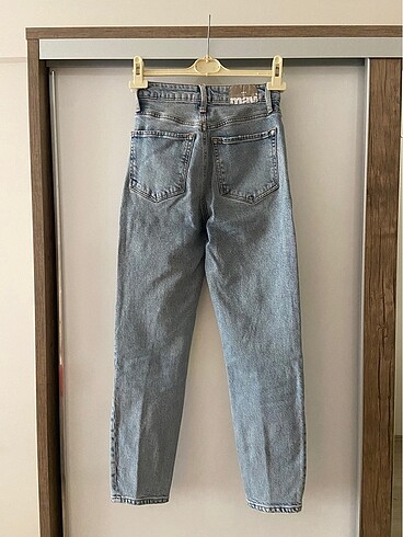 Mavi Jeans mavi jeans yüksek bel yırtık detaylı mom