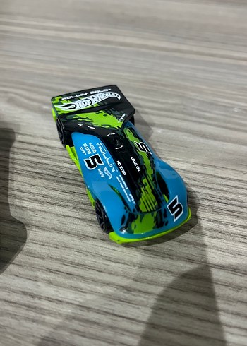 Renkli Hot Wheels Oyuncak Arabalar - Görsel 3