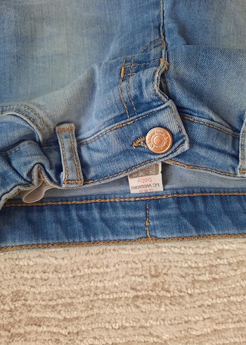 Nakışlı Düğmeli Kız Kot Şort - Görsel 4