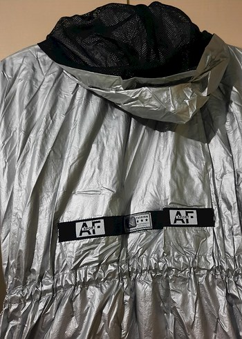 Kadın Gri Kapüşonlu Uzun Yağmurluk - Görsel 4