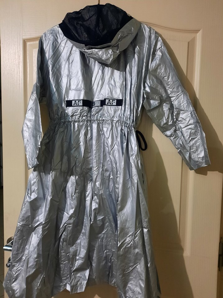 Kadın Gri Kapüşonlu Uzun Yağmurluk - Görsel 3