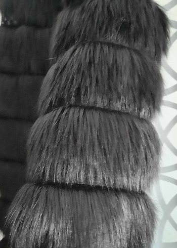 Uzun Siyah Kürk Detaylı Kadın Yelek - Görsel 2