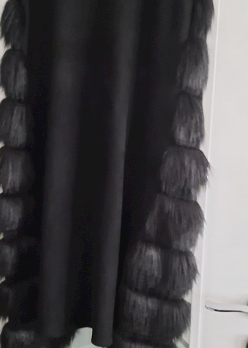 Uzun Siyah Kürk Detaylı Kadın Yelek - Görsel 4