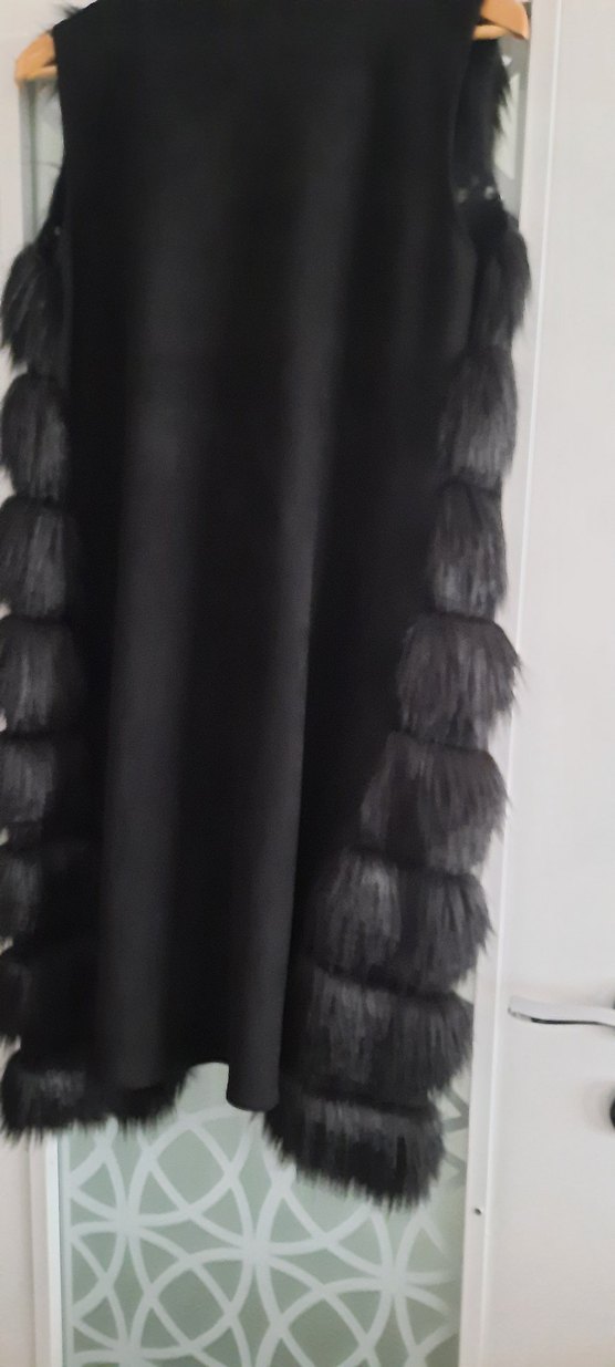 Uzun Siyah Kürk Detaylı Kadın Yelek - Görsel 4