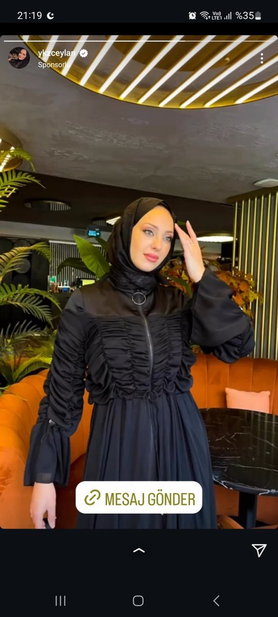 Siyah Uzun Dökümlü Gotik Elbise - Görsel 2