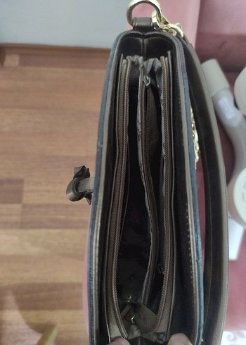 Zincir Detaylı Parlak Kahverengi Kadın Çanta - Görsel 3