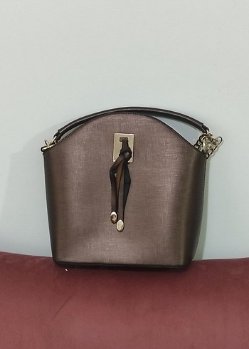 Zincir Detaylı Parlak Kahverengi Kadın Çanta - Görsel 2