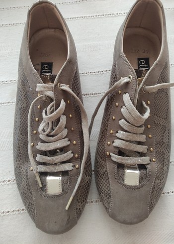 Gri Yılan Desenli Kadın Süet Sneaker