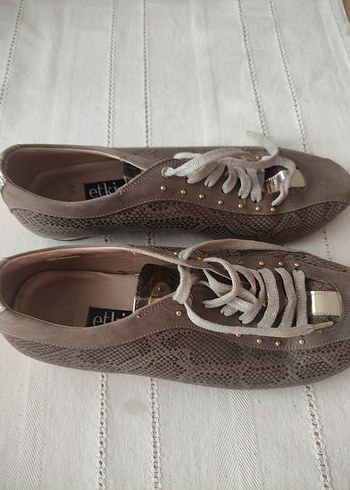 Diğer Gri Yılan Desenli Kadın Süet Sneaker
