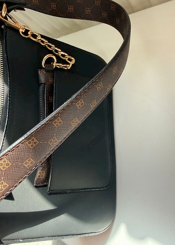 Flo Ayakkabı Zincir Detaylı Siyah Deri Kadın Çanta