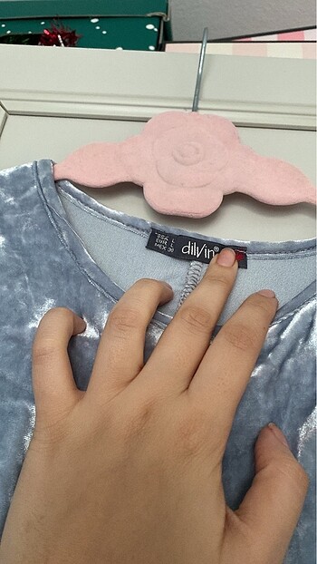 Belden ipli kemerli kadife şık elbise - Görsel 3