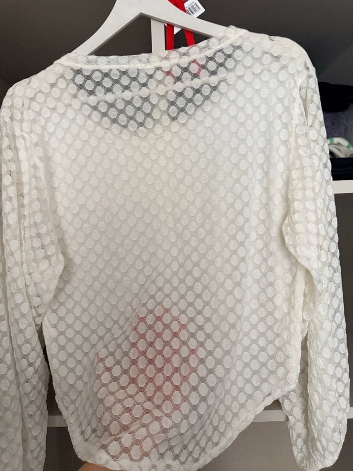 Uzun Kollu Beyaz Dantel Detaylı Bluz - Görsel 2