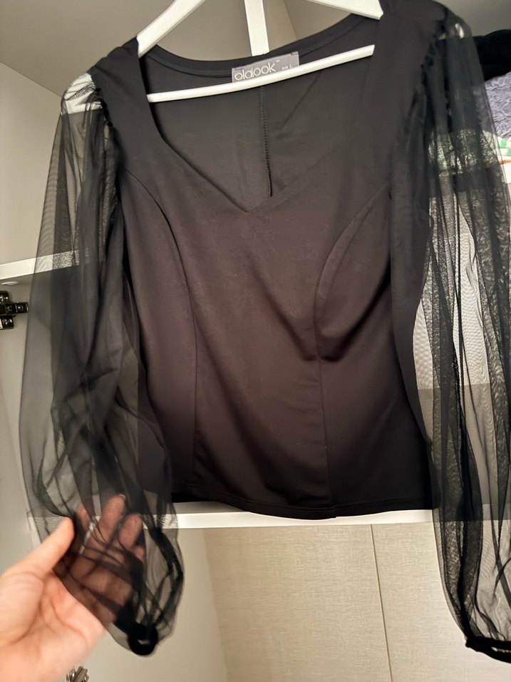 Uzun Kollu Siyah Gotik V Yaka Bluz - Görsel 2