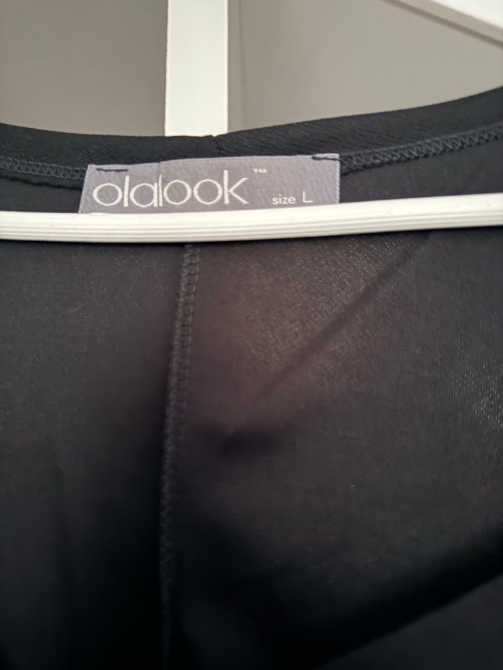 Uzun Kollu Siyah Gotik V Yaka Bluz - Görsel 3