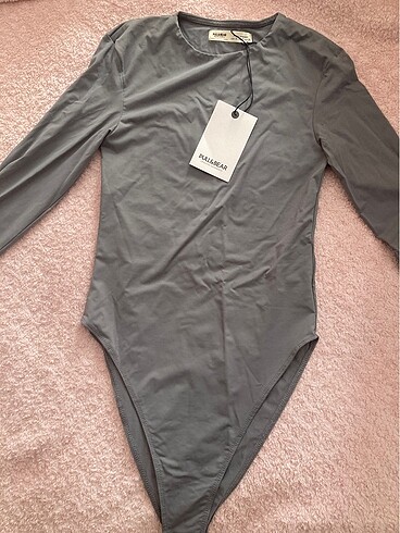 etiketli pull bear body