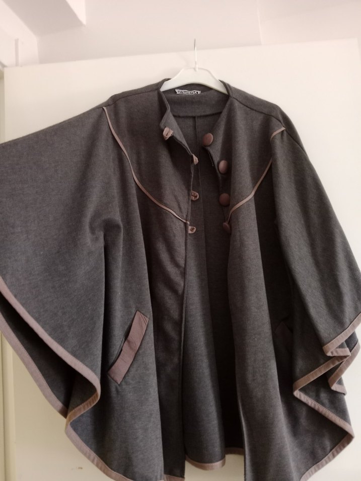 Düğmeli Gri Kadın Uzun Kollu Panço - Görsel 2