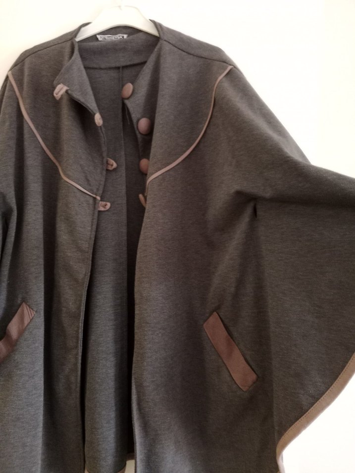 Düğmeli Gri Kadın Uzun Kollu Panço - Görsel 3