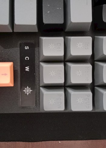 Siyah Mekanik Klavye Turuncu Vurgularla - Görsel 2