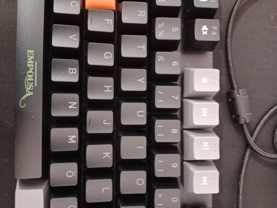 Siyah Mekanik Klavye Turuncu Vurgularla - Görsel 4