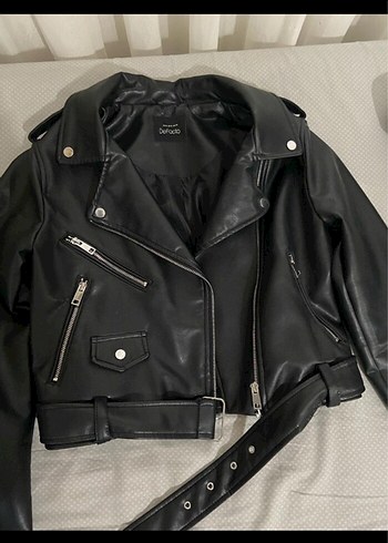 Siyah Kemerli Kısa Deri Biker Ceket