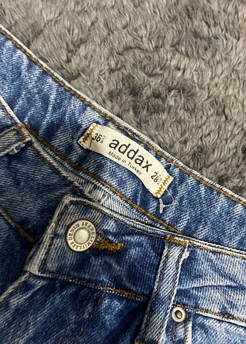 Gri Tonlu Bağlama Desenli Kadın Kot Şort - Görsel 2