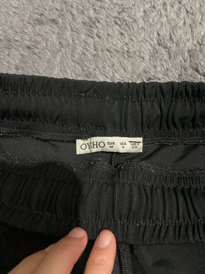 Siyah Rahat Kesim Mini Şort - Görsel 4