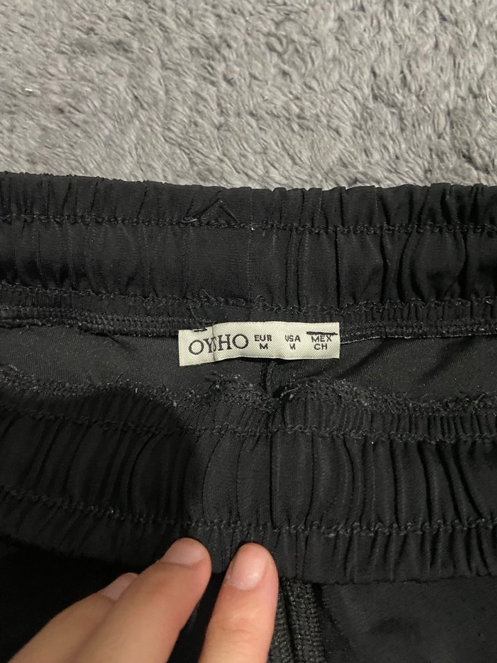 Siyah Rahat Kesim Mini Şort - Görsel 3