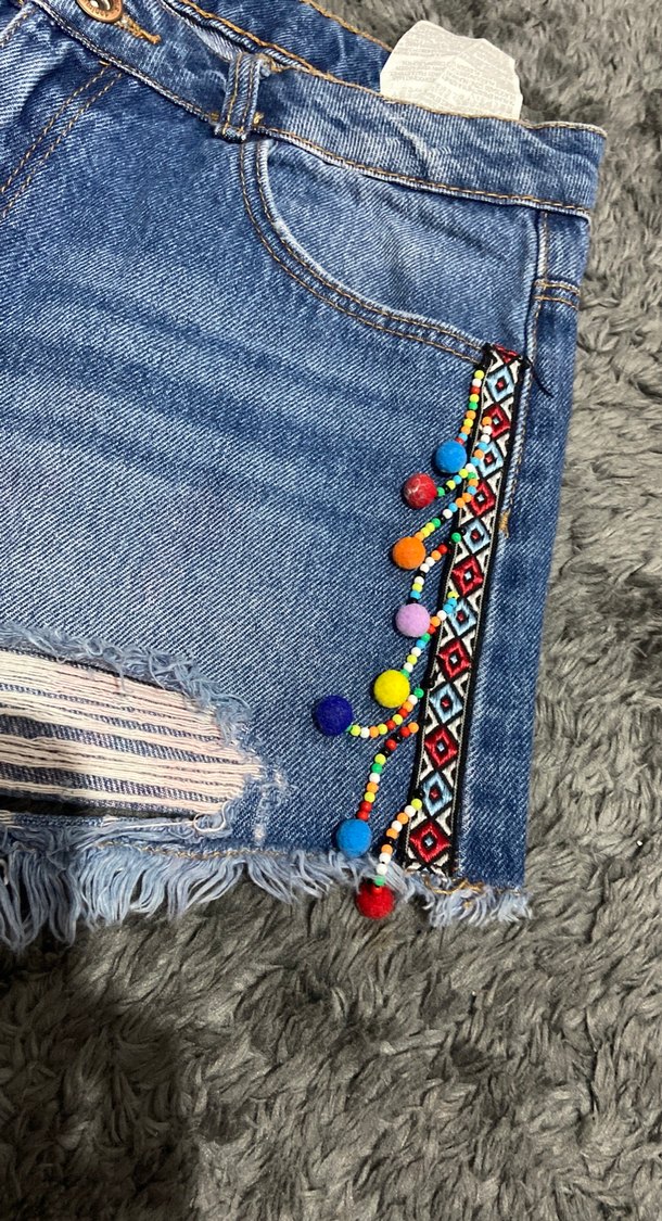 ZaraRenkli Nakışlı ve Boncuklu Mini Kot Şort - Görsel 2