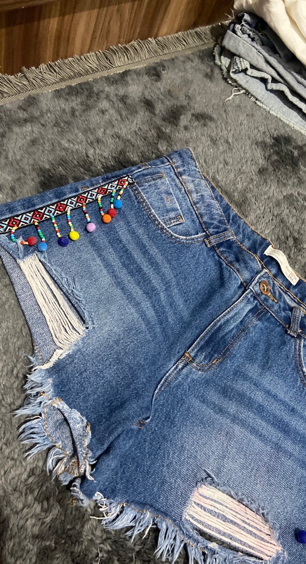 ZaraRenkli Nakışlı ve Boncuklu Mini Kot Şort - Görsel 4