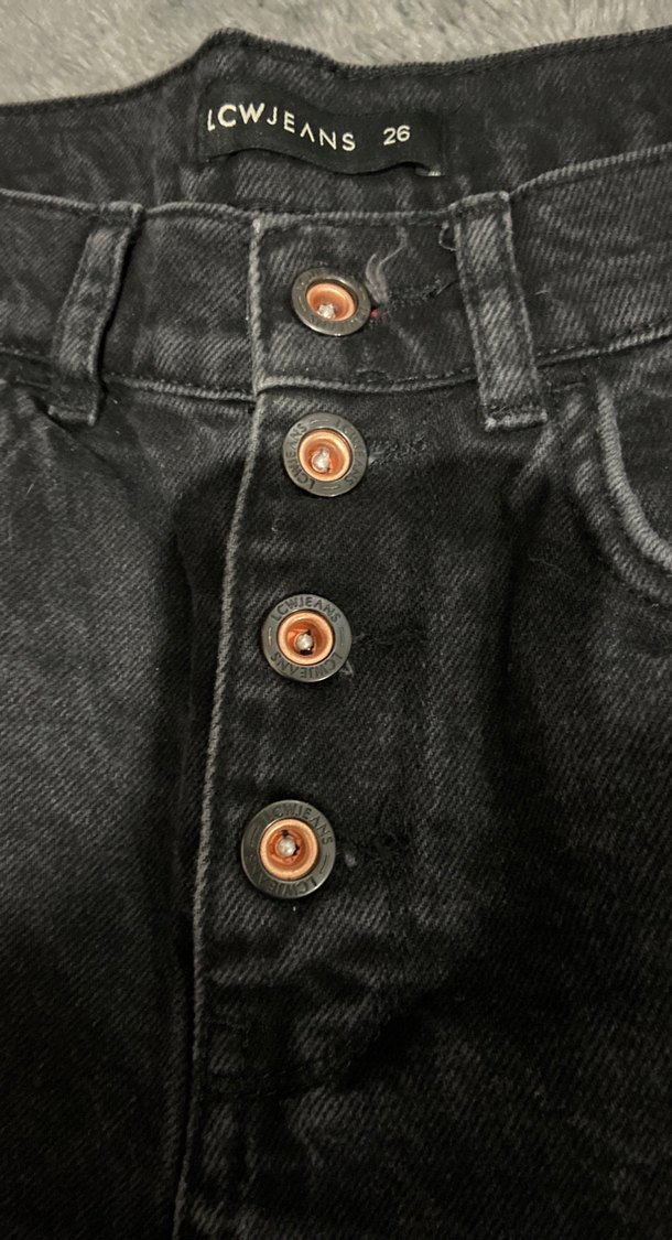 Düğmeli Siyah Kadın Mini Denim Şort - Görsel 3