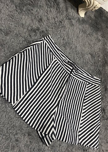 Zara Zebra Desenli Pilili Mini Şort - Görsel 3